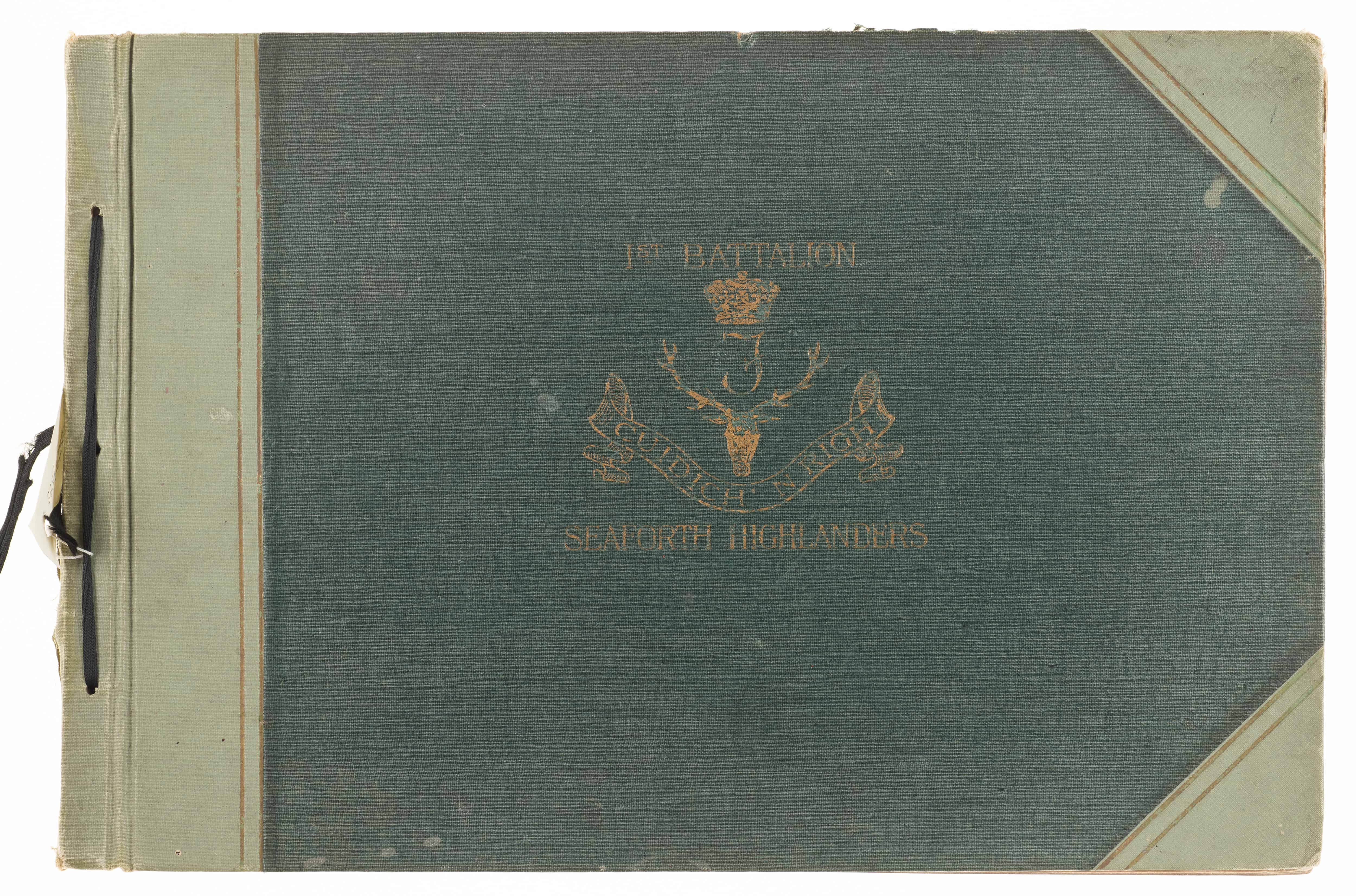 Album „ First Battalion Seaforth Highlanders” z reprodukcjami fotografii